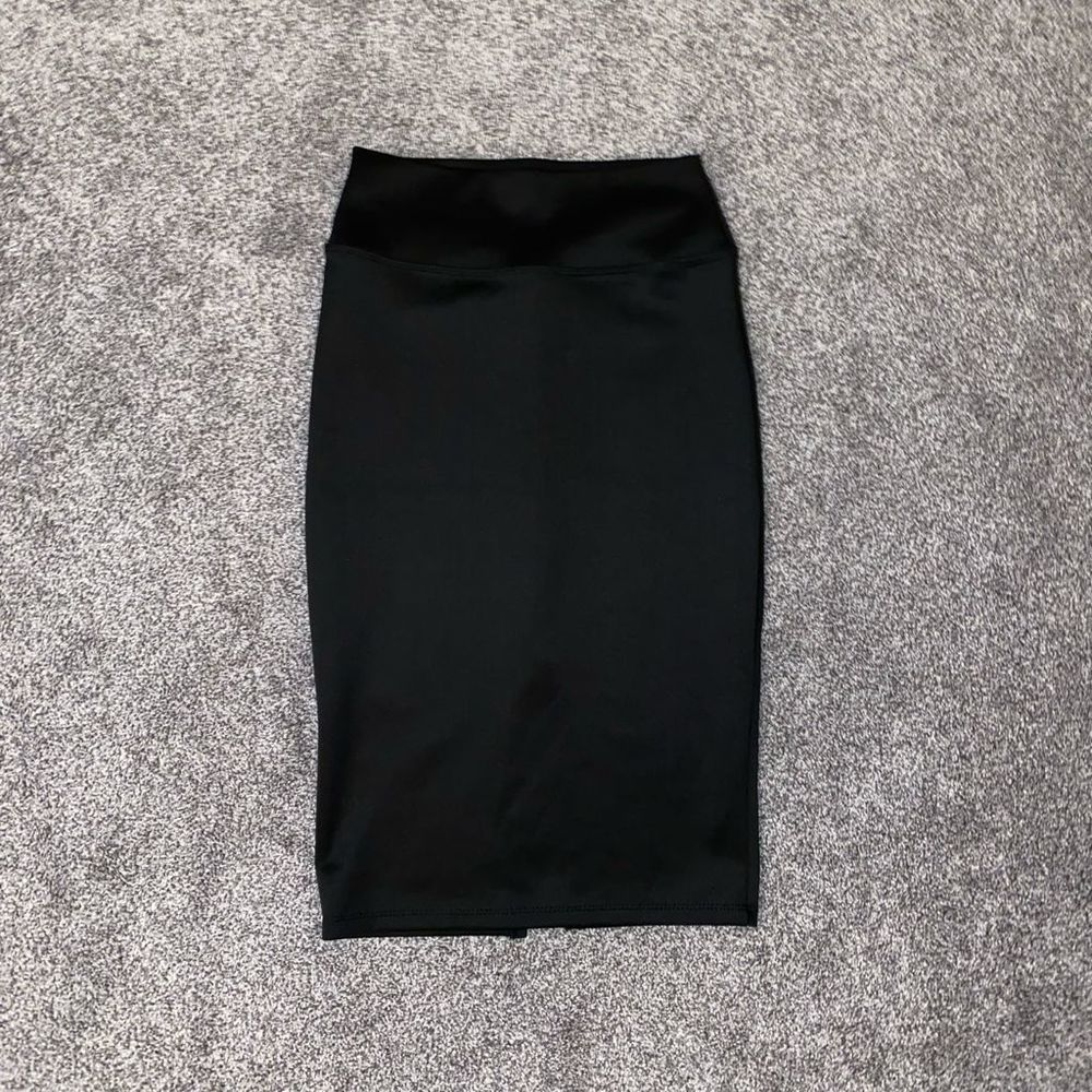 NWOT Black Skirt M